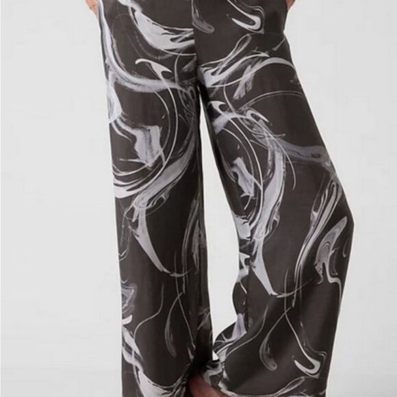 NWT Athleta Calm Cool Pant. Grey Black Marble with White. Small - Picture 3 of 9